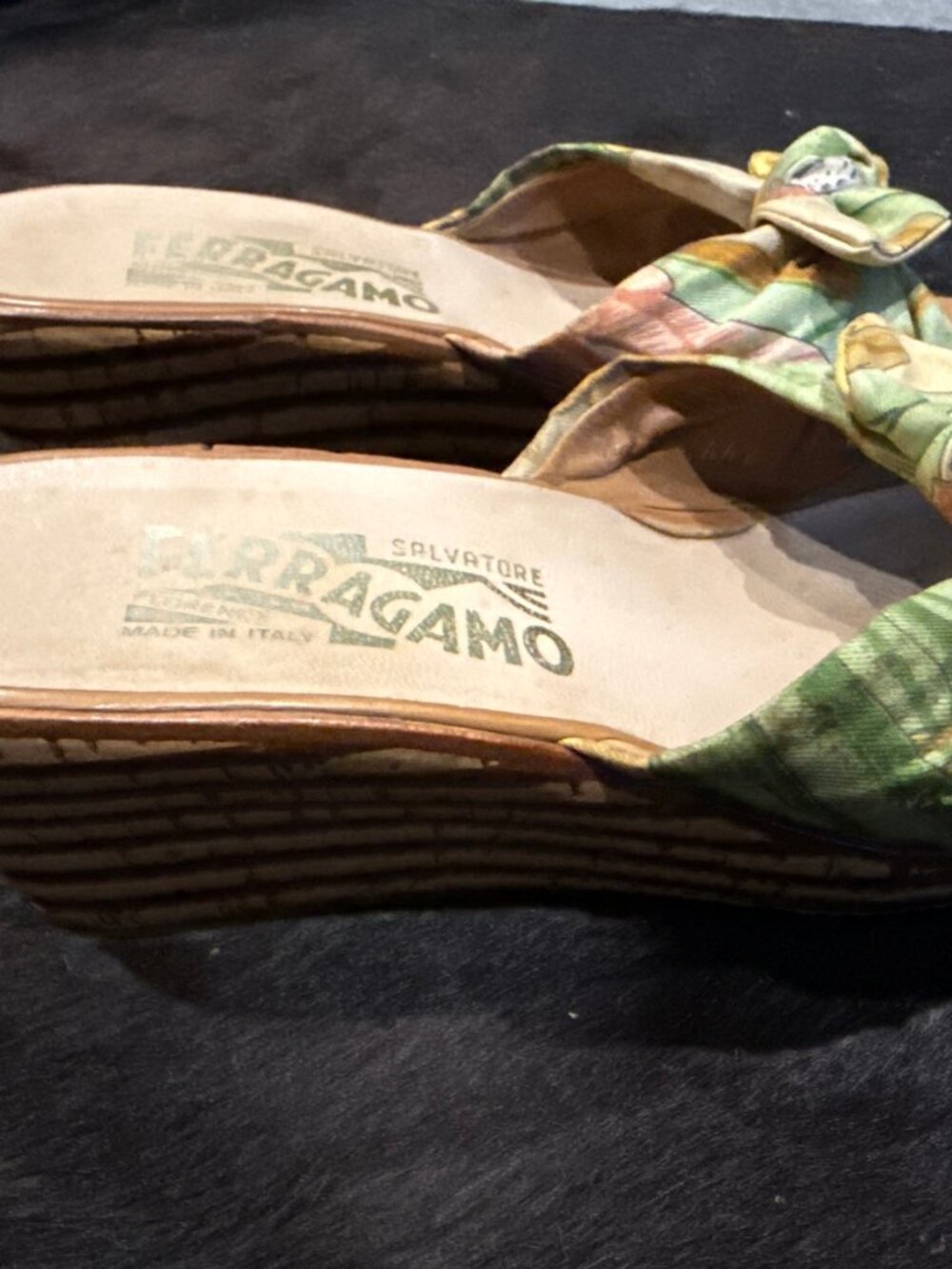 Vintage Salvatore Ferragamo Green Yellow Kitten Heels 6B - Picture 3 of 6